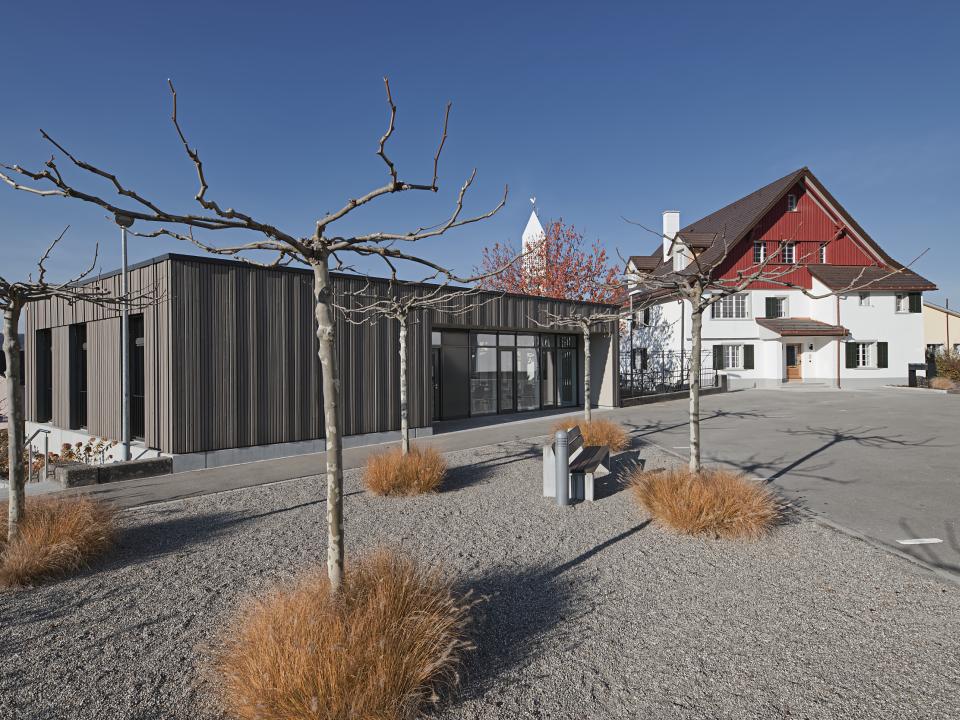 Pfarrhaus und Pavillon aussen