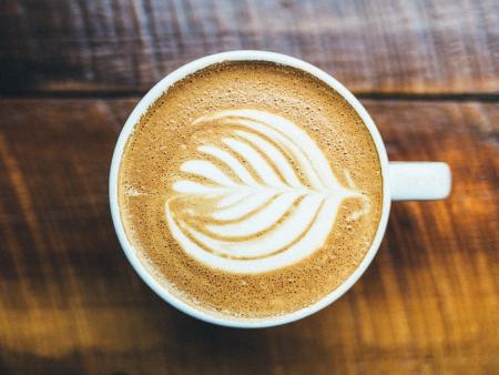 Monatskaffee mit Dreikönigskuchen